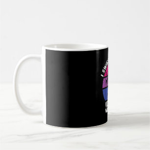 Ich schwinge beide Wege gewaltsam mit einem Ax Bis Kaffeetasse