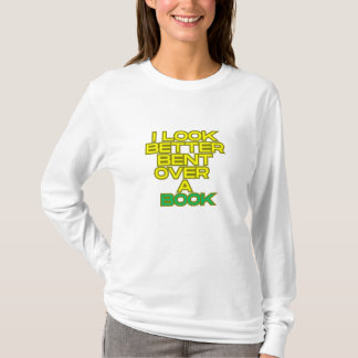 Ich sehe besser auf ein Buch gebogen aus T-Shirt