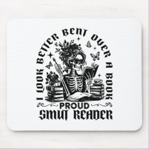 Ich sehe besser gebückt über einem Buch aus, stolz Mousepad