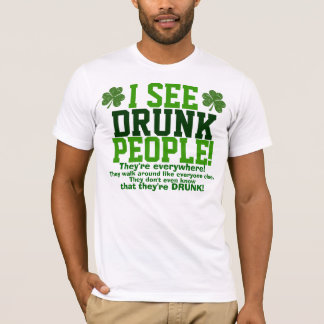 Ich sehe betrunkene Leute, die sie überall sind! T-Shirt