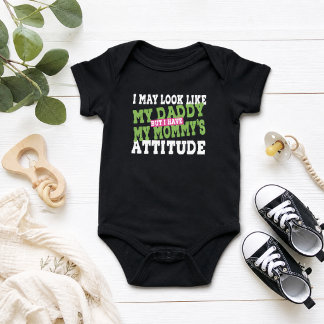 Ich sehe vielleicht aus wie mein Daddy, aber ich h Baby Strampler