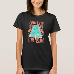 Ich setzte P in Pool schwimmende Team Survivor und T-Shirt