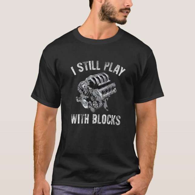 Ich spiele immer noch mit Blöcken Racing Car Mecha T-Shirt (Vorderseite)