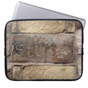 "Ich stecke fest" ein anderer Stein in der Wand Laptopschutzhülle
