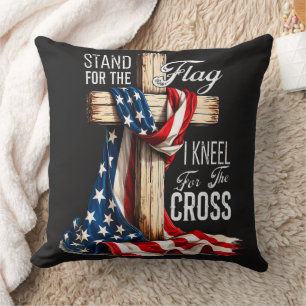 Ich stehe für die Flagge und knie für das Kreuz Kissen