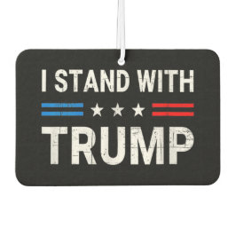 Ich stehe mit der amerikanischen Flagge Trumps Autolufterfrischer