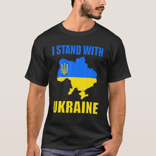 Ich stehe mit der ukrainischen Karte und ukrainisc T-Shirt (Vorderseite)