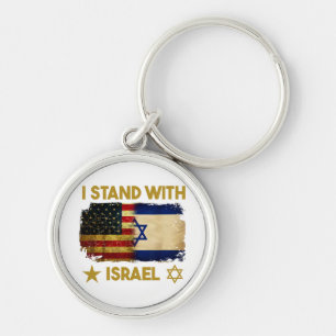 Ich stehe mit Israel Shirt da, das ich mit Israel Schlüsselanhänger