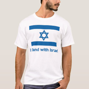 Ich stehe mit israelischen Geschenken und T-Shirts