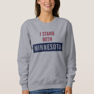 Ich stehe mit Minnesota Sweatshirt