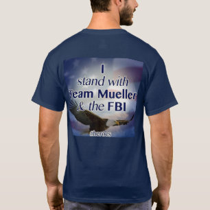 Ich stehe mit Mueller T-Shirt