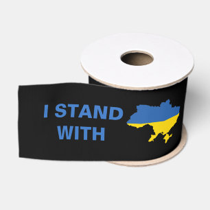Ich stehe mit ukrainischer Flagge und Karte Ripsband