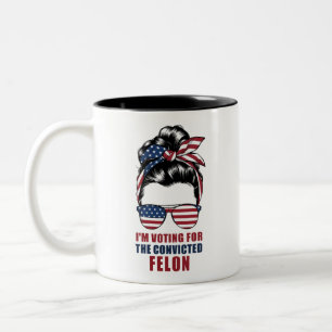 Ich stimme für den verurteilten Verbrecher Pro Tru Zweifarbige Tasse