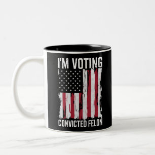 Ich stimme für den verurteilten Verbrecher Pro Tru Zweifarbige Tasse