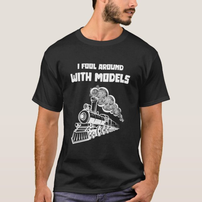 Ich täusche mich mit Modellen, die ich Funny Train T-Shirt (Vorderseite)