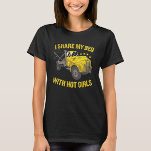 Ich teile mein Bett mit heißen Mädchen Abschleppwa T-Shirt