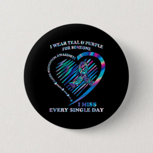 Ich trage ein Aquamarines und Lila Heart Suicide P Button