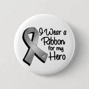 Ich trage ein graues Band für meinen Held Button