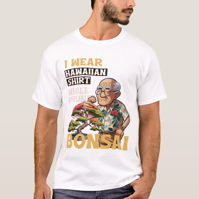 Ich trage hawaiianisches Shirt beim Beschneiden vo (Vorderseite)
