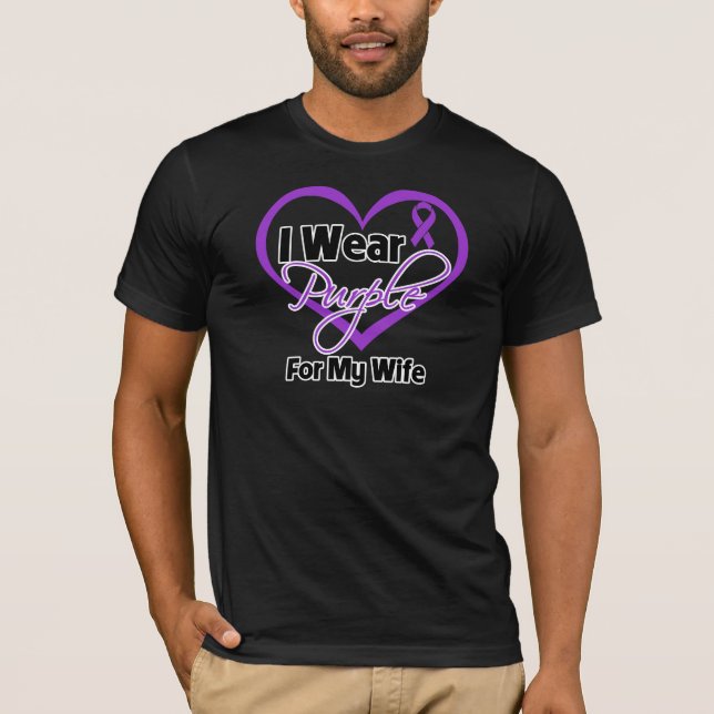 Ich trage lila Herz-Band - Ehefrau T-Shirt (Vorderseite)