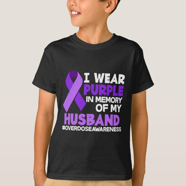 Ich trage Lila in Erinnerung an meine Überdosis Aw T-Shirt (Vorderseite)