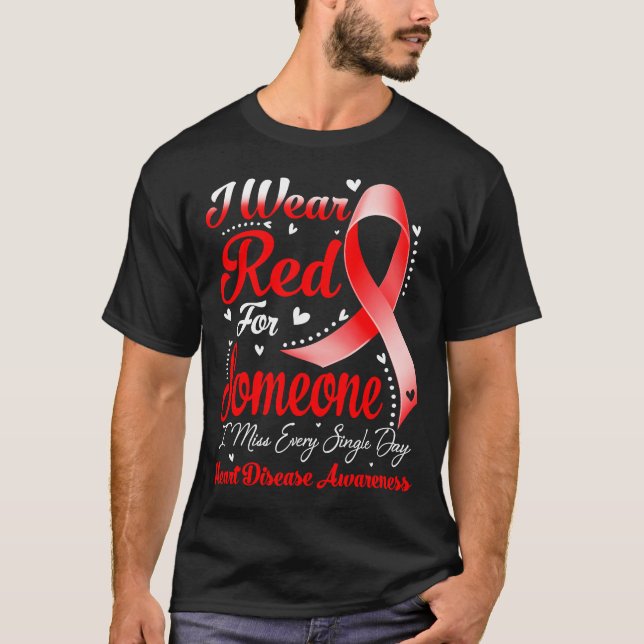 Ich trage Rot wegen einer HERKUNSTKRANKHEIT T-Shirt (Vorderseite)
