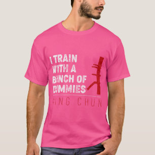 Ich trainiere mit einem Haufen Dummies Funny Wing T-Shirt