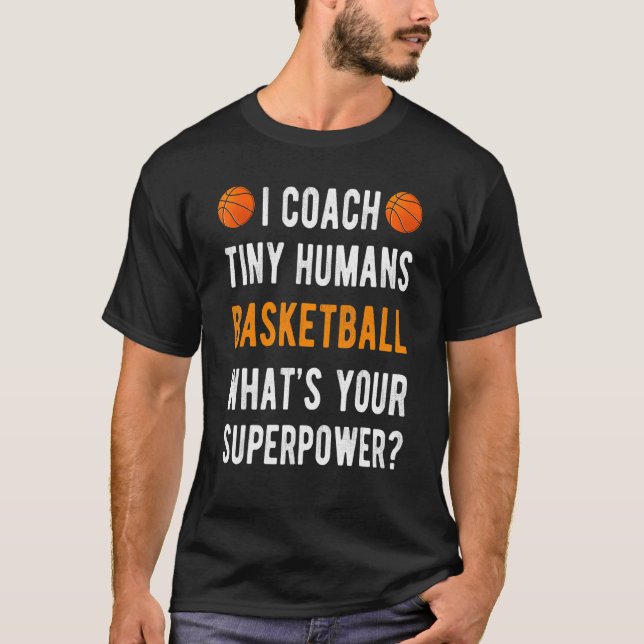 Ich trainiere Tiny Humans Basketball Hooper Kinder T-Shirt (Vorderseite)