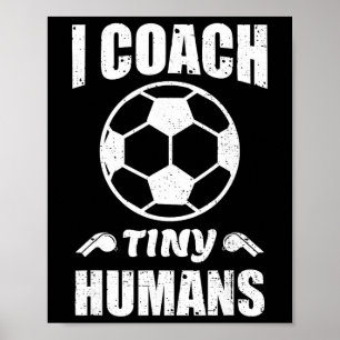 Ich trainiere winzige Menschen Fußball Ll Lustiges Poster