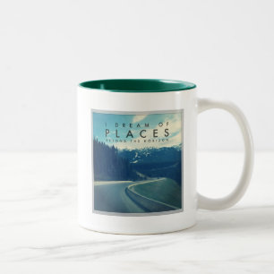 Ich träume von den Plätzen über dem Horizont Zweifarbige Tasse