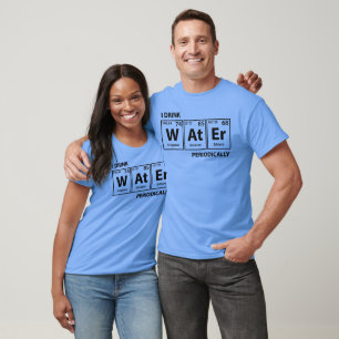 Ich trinke regelmäßig Wasser - Periodische Phrase T-Shirt