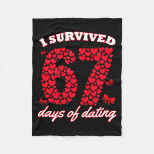 Ich überlebte 67 Tage Dating 6 7 Meme für Valentin Fleecedecke