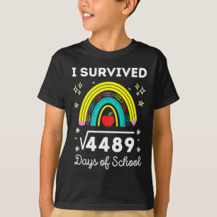 Ich überlebte 67 Tage Schul-Studentenquadrat-Ruß 4 T-Shirt
