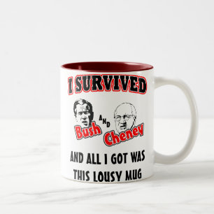 Ich überlebte Bush und Cheney Zweifarbige Tasse