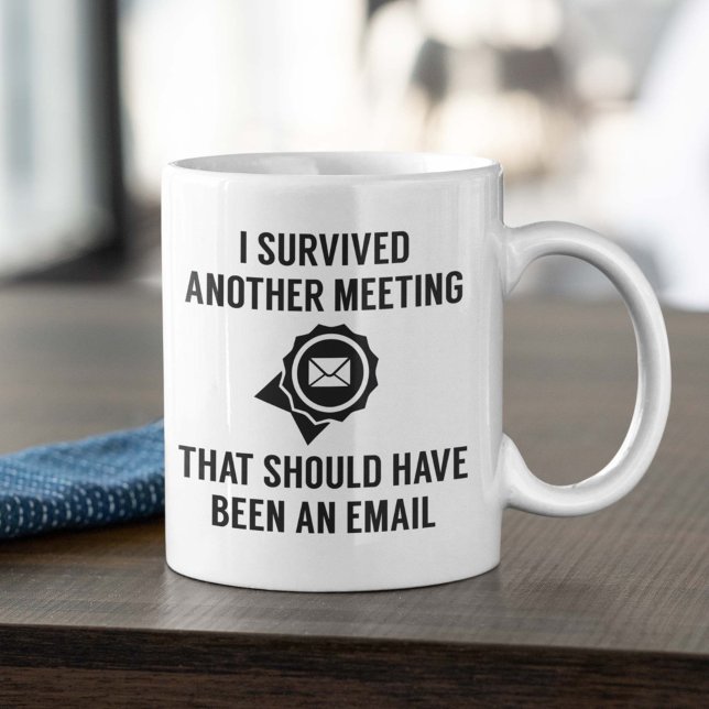 Ich überlebte ein anderes Meeting Kaffeetasse (I Survived Another Meeting That Should Have Been An Email Mug)