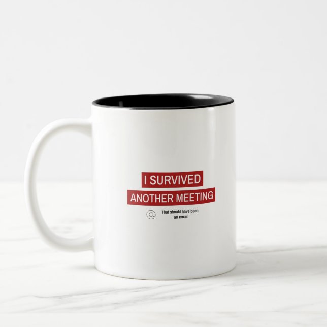 Ich überlebte ein anderes Meeting Zweifarbige Tasse (Links)