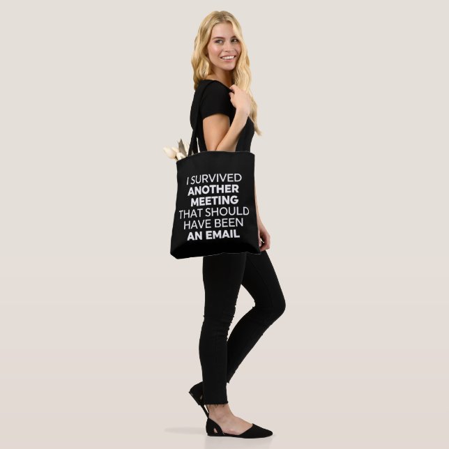 Ich überlebte ein anderes Treffen, das eigentlich  Tasche (Am Model)