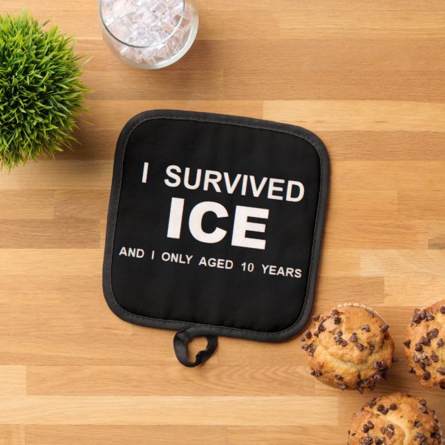 Ich überlebte ICE  Topflappen (Oben Unten)