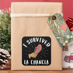 Ich überlebte La Chancla Funny Mexican Mother Joke Quadratischer Aufkleber