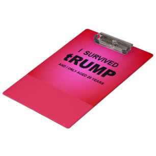 Ich überlebte tRUMP Klemmbrett