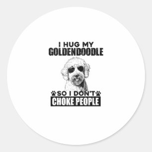 Ich umarmte mein Goldendoodle, damit ich Leute nic Runder Aufkleber