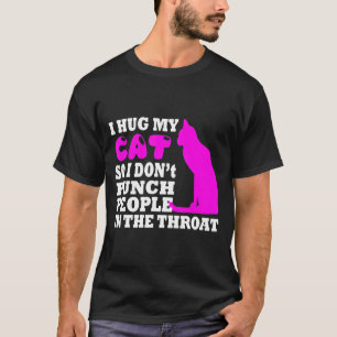 Ich umarmte meine Katzen, damit ich nicht Leute in T-Shirt