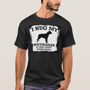 Ich umarmte meinen Rottweiler, damit ich die Mensc T-Shirt