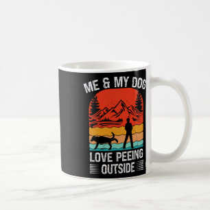 Ich und mein Hund - Ich liebe es, draußen zu pinke Kaffeetasse