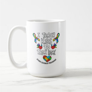 Ich unterrichte Kinder, um die Sprachentherapie zu Kaffeetasse
