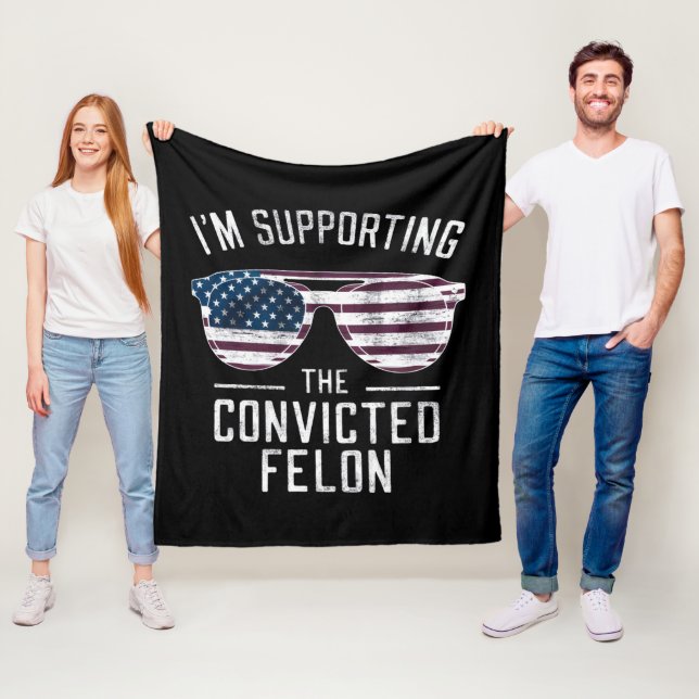 Ich unterstütze den verurteilten Felon Pro Trump 2 Fleecedecke (Beispiel)
