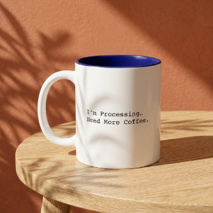Ich verarbeite gerade... Brauche mehr Kaffee Lusti Zweifarbige Tasse