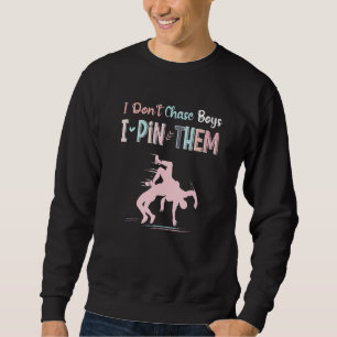 Ich verfolge keine Jungs, die ich ihr Girl Wrestle Sweatshirt