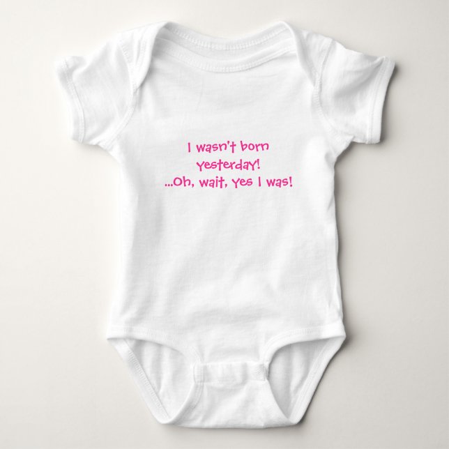 Ich war gestern nicht geboren! Oh, warte, ja, das  Baby Strampler (Vorderseite)