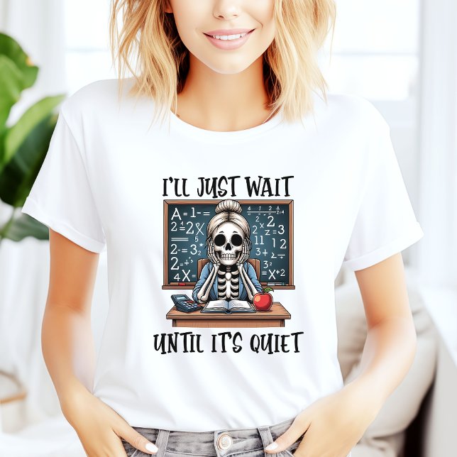 Ich warte nur, bis es ein leises Teacher Halloween T-Shirt (Von Creator hochgeladen)
